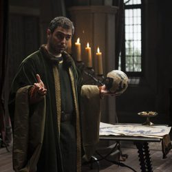 Colón explica su proyecto a Juan de Portugal en 'Isabel'