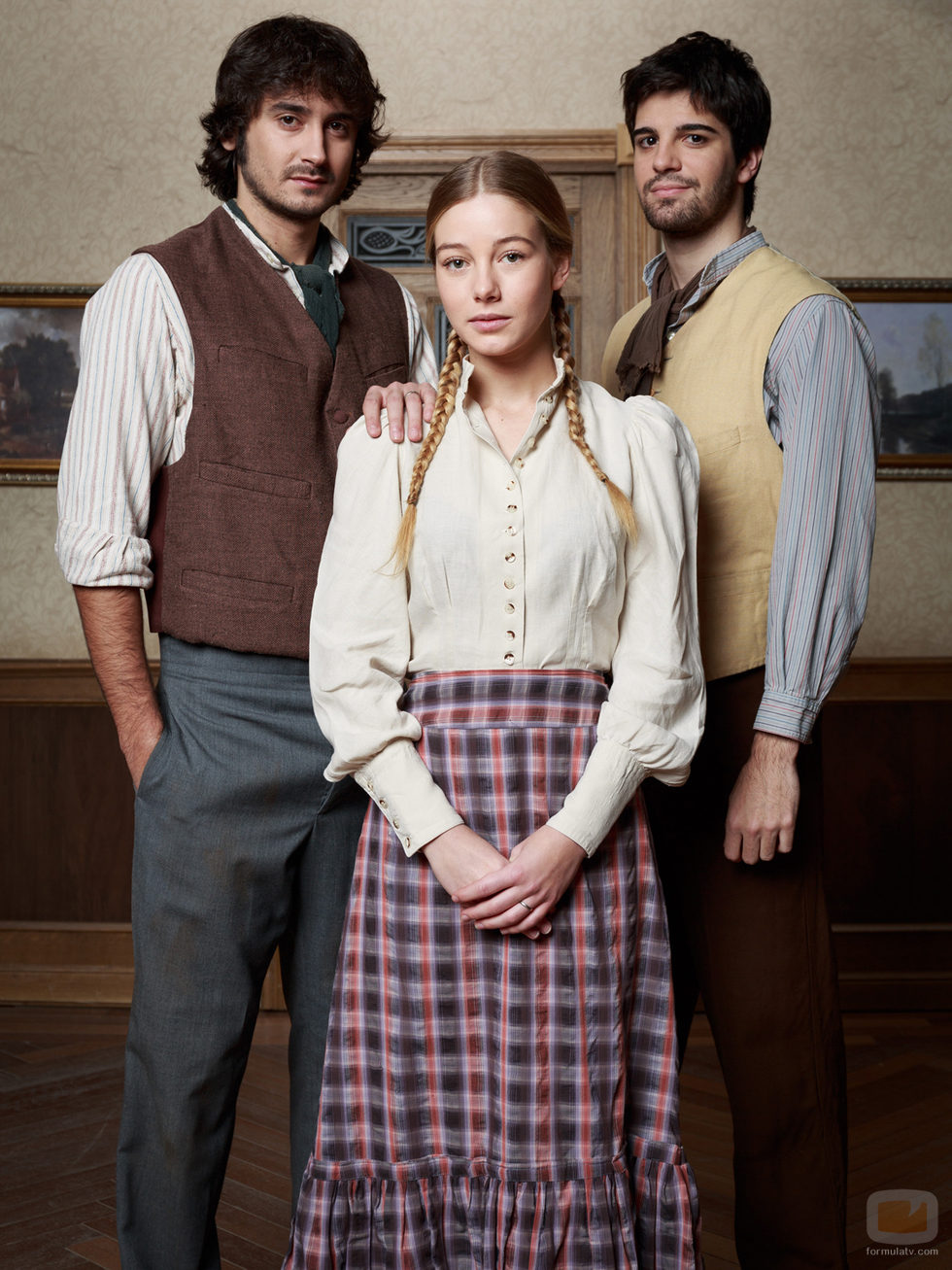 Jorge Pobes, Javier Abad y Charlotte Vega en 'El secreto de Puente Viejo'