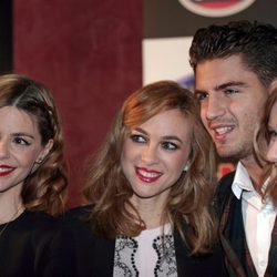 Manuela Velasco, Marta Hazas, Maxi Iglesias y Manuela Vellés en el preestreno de 'Galerías Velvet' en Noia