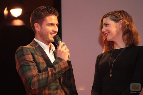 Maxi Iglesias y Manuela Velasco en el preestreno de 'Galerías Velvet' en Noia