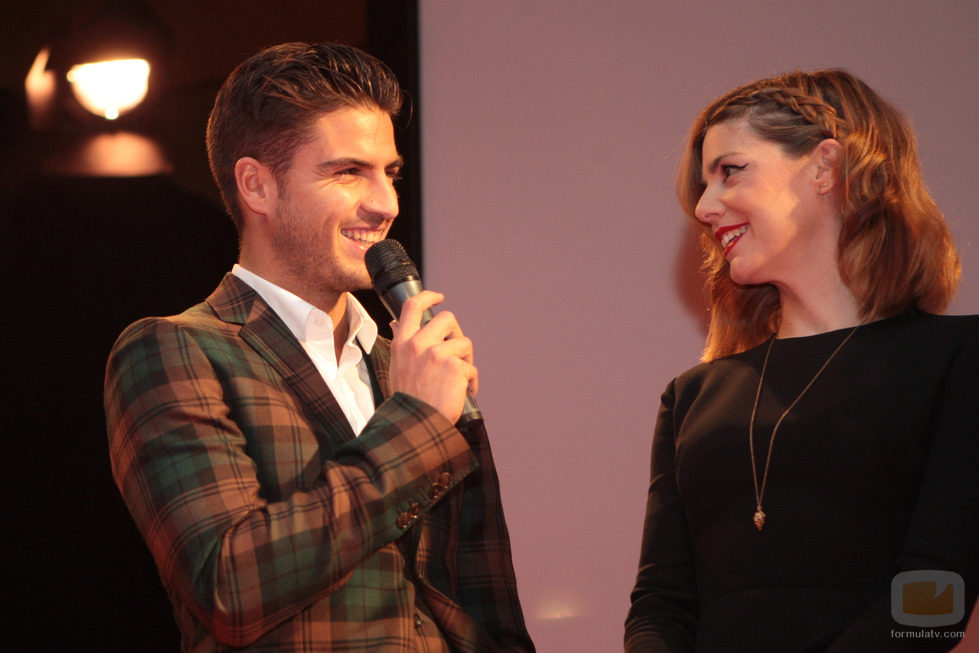 Maxi Iglesias y Manuela Velasco en el preestreno de 'Galerías Velvet' en Noia