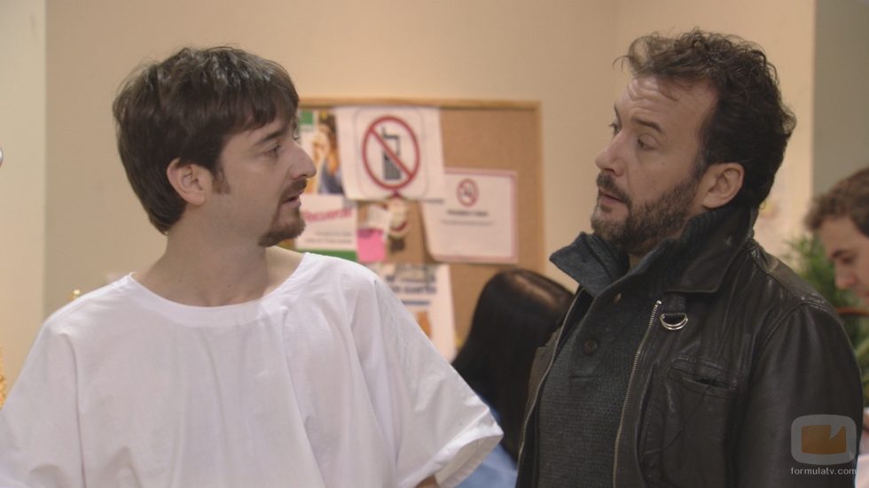César y Juanjo en una escena de 'Vive cantando'