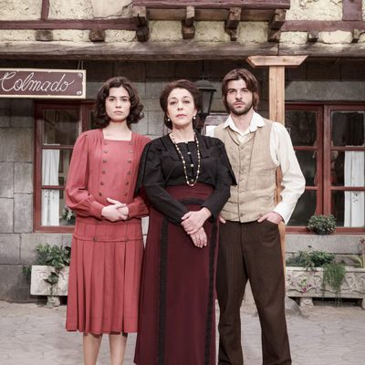 Loreto Mauleón, María Bouzas y Jordi Coll en 'El secreto de Puente Viejo'