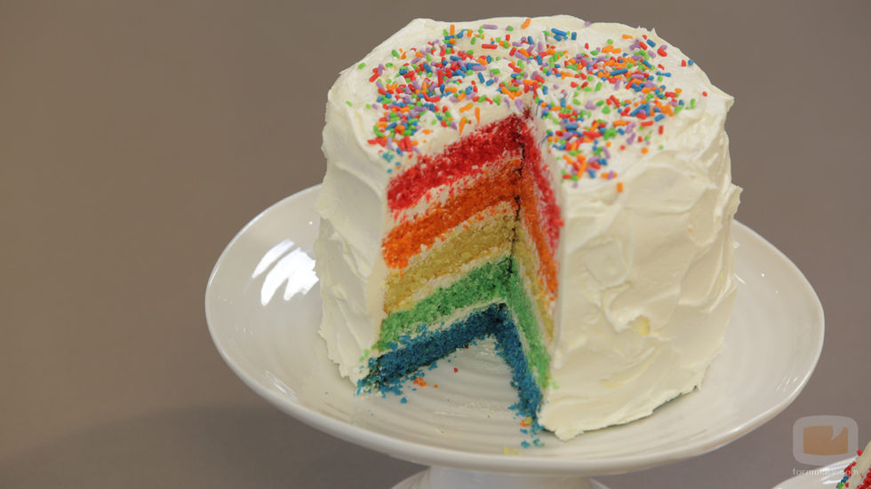 Tarta arcoíris hecha en 'Cupcake Maniacs'