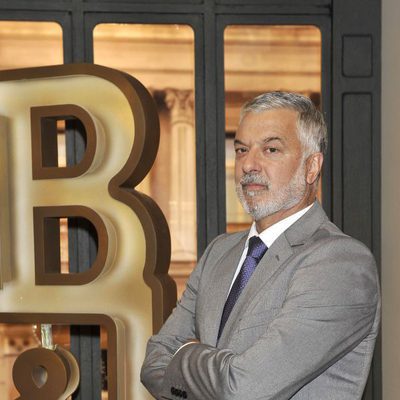 Adolfo Fernández es Óscar Bornay en 'B&B de boca en boca'