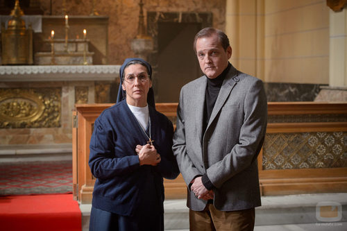 Sor Antonia y Francisco José en 'Robada'