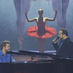 Pablo Alborán y David Barrull en la final de la segunda edición de 'La voz'