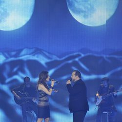 Malú y David Barrull cantando en la final de la segunda edición de 'La voz'