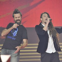 Pau Donés y Jaume Mas en la final de la segunda temporada de 'La voz'