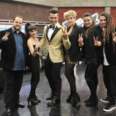 Los finalistas de la segunda edición de 'La voz' con Jesús Vázquez y Tania Llasera
