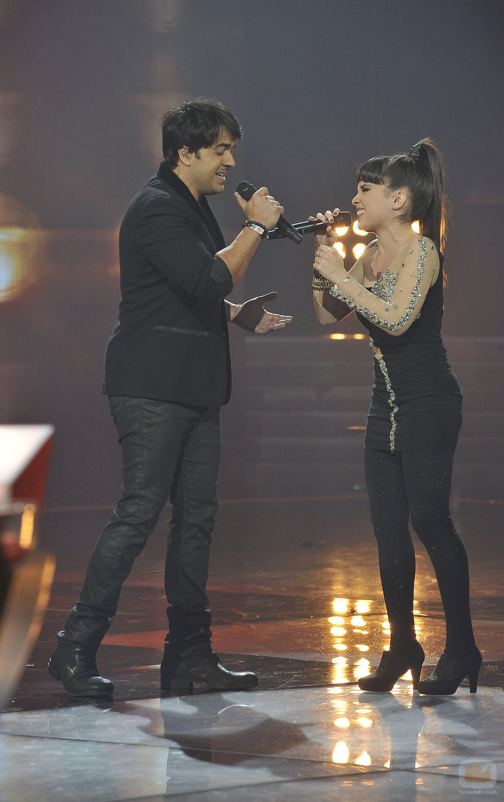 Luis Fonsi y Dina Arriaza en la final de la segunda edición de 'La voz'