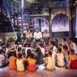 Ricky Martin con los protagonistas de 'Dreamland'