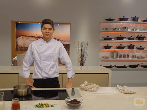 Fabián León, copresentador de 'Una micona més'