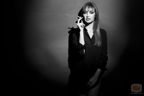 Cristina Castaño posa con un cigarro