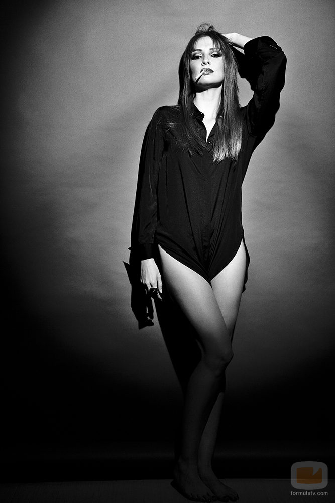 La actriz Cristina Castaño con un cigarro