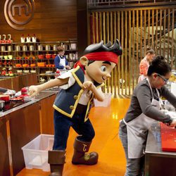 Jake de 'Jake y los piratas de Nunca Jamás' visita 'MasterChef Junior'