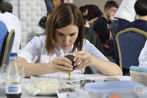 Una de las aspirantes a concursante de 'Deja sitio para el postre' prepara su receta