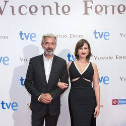 Imanol Arias y Aída Folch, en la presentación de la TV movie 'Vicente Ferrer'
