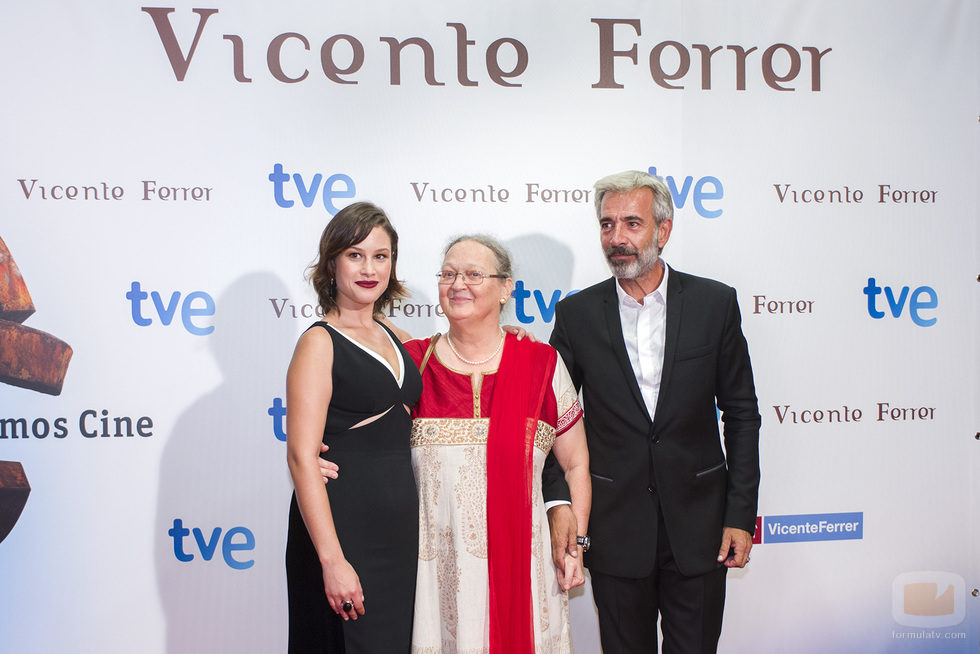 Imanol Arias y Aída Folch junto a Anna Ferrer en el FesTVal