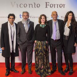 Ajay Jheti, Imanol Arias, Aída Folch, Santino Brady y Alba Flores en el preestreno de 'Vicente Ferrer'