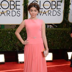 Sarah Hyland en la alfombra roja de los Globos de Oro 2014