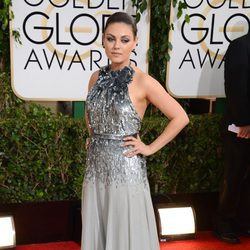 Mila Kunis en la alfombra roja de los Globos de Oro 2014