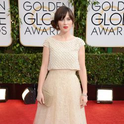 Zooey Deschanel en la alfombra roja de los Globos de Oro 2014