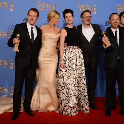 El equipo de 'Breaking Bad' con su Globo de Oro 2014 al Mejor Drama