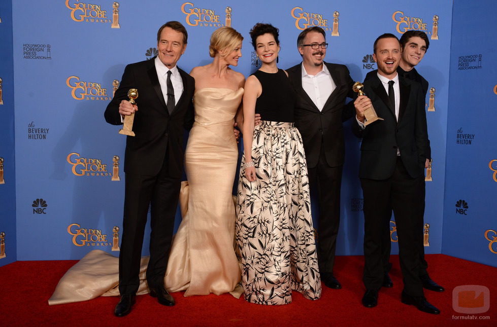 El equipo de 'Breaking Bad' con su Globo de Oro 2014 al Mejor Drama
