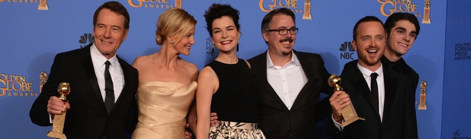 El equipo de 'Breaking Bad' con su Globo de Oro 2014 al Mejor Drama