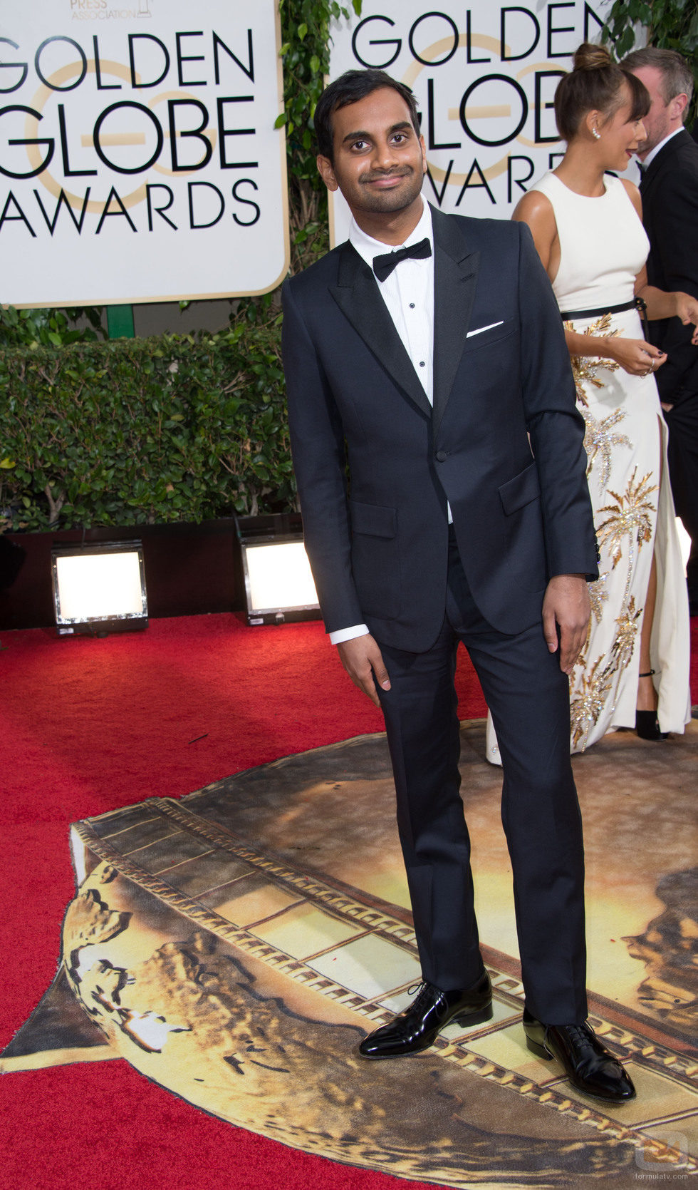 Aziz Ansari en la alfombra roja de los Globos de Oro 2014