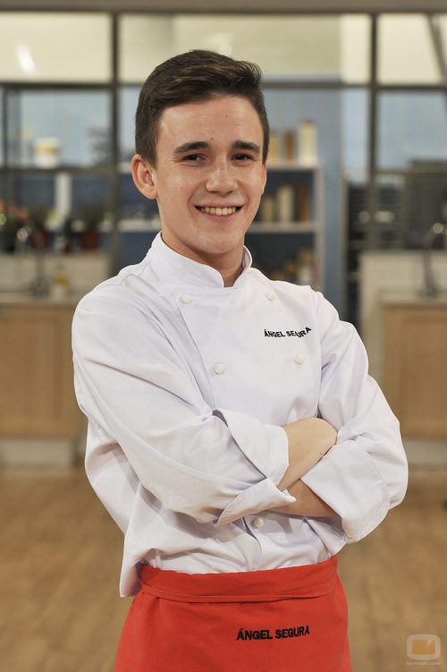 Ángel Segura es uno de los concursantes de 'Deja sitio para el postre'
