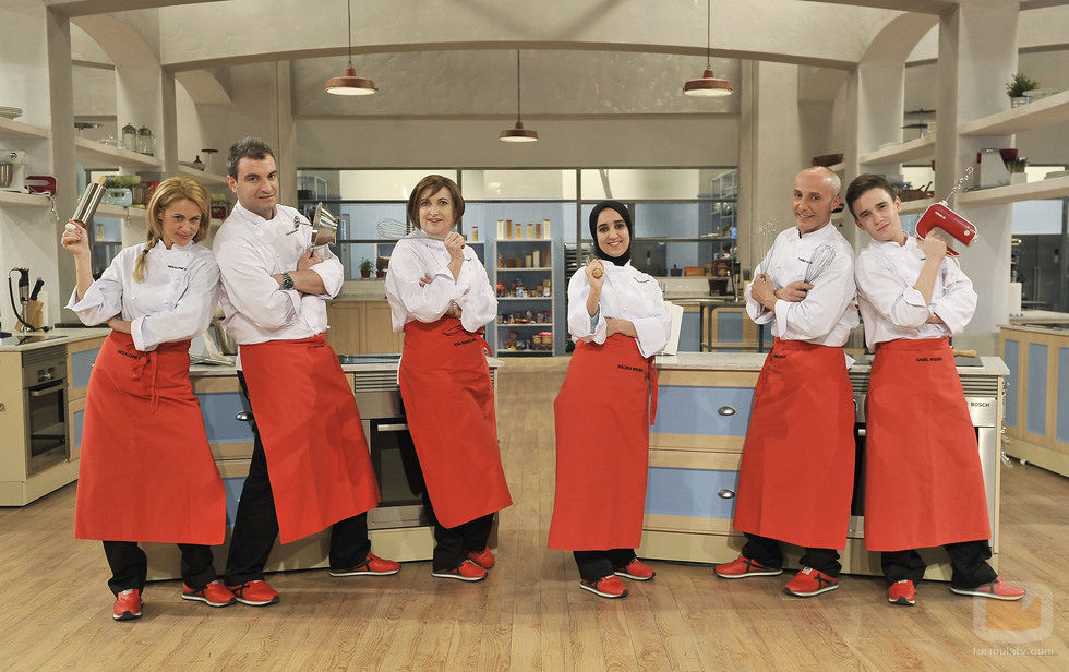 Los concursantes del equipo rojo de 'Deja sitio para el postre'
