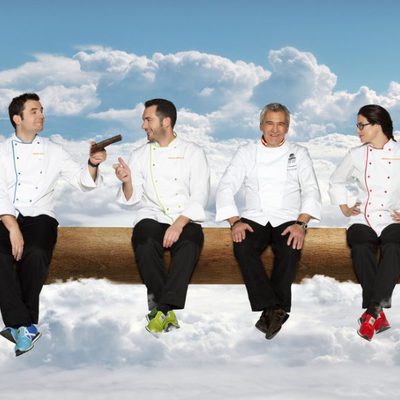 Paco Torreblanca con los mentores de 'Deja sitio para el postre'