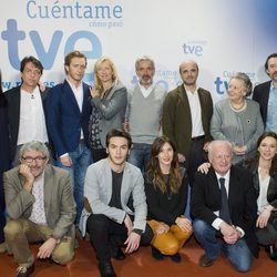 Los actores de 'Cuéntame cómo pasó' junto a Ignacio Corrales, Fernando López Puig y Miguel Ángel Bernardeau