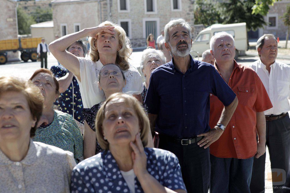 Ana Duato, Imanol Arias y Juan Echanove, sorprendidos en el inicio de la 15ª temporada de 'Cuéntame cómo pasó'
