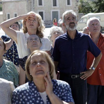 Ana Duato, Imanol Arias y Juan Echanove, sorprendidos en el inicio de la 15ª temporada de 'Cuéntame cómo pasó'