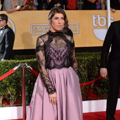 Mayim Bialik en la alfombra roja de los SAG 2014