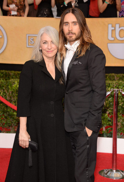 Jared Leto con su madre en los SAG 2014