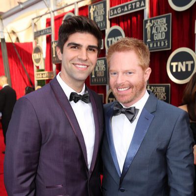 Justin Mikita y Jesse Tyler Ferguson en los SAG 2014