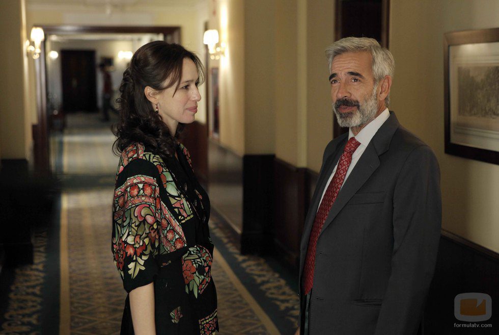 Paz (Ariadna Gil) y Antonio (Imanol Arias) en 'Cuéntame cómo pasó'