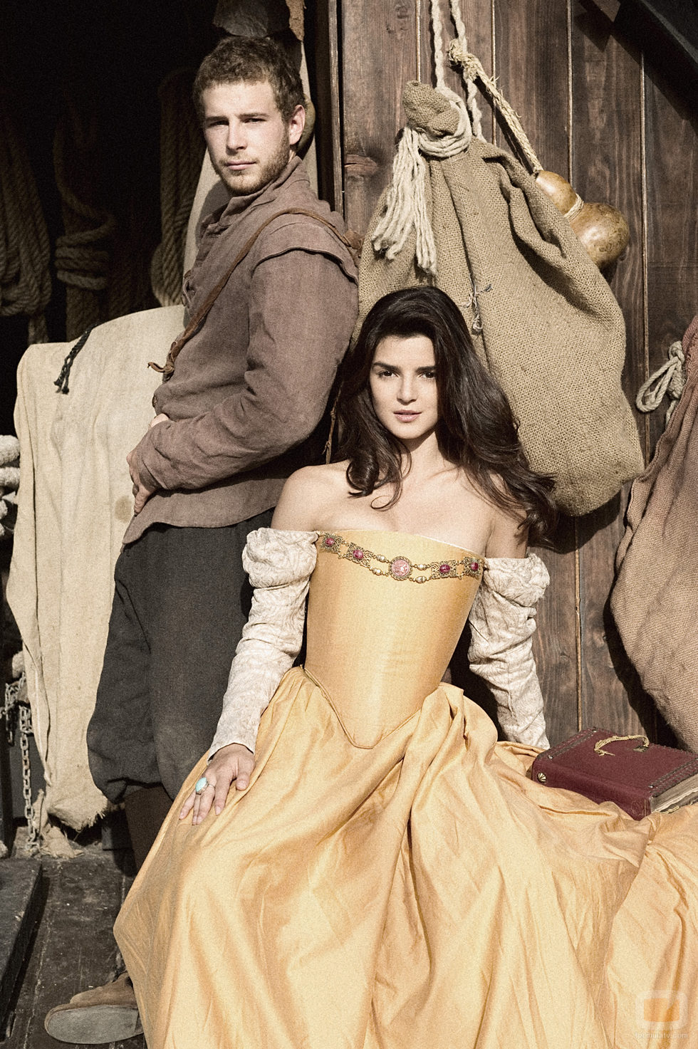 Álvaro Cervantes y Clara Lago protagonizarán una historia de amor en 'El corazón del océano'