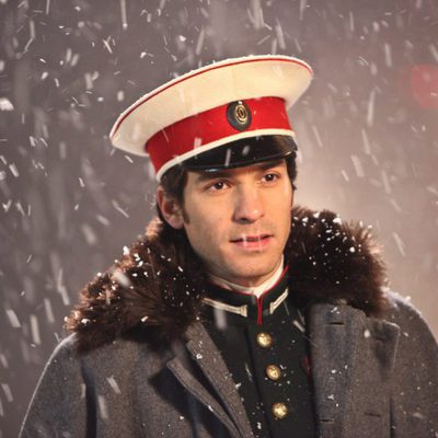 Santiago Cabrera interpreta al conde Aleksei Vronsky en 'Anna Karenina'