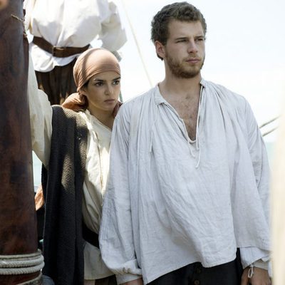 Clara Lago y Álvaro Cervantes en una de las escenas de 'El corazón del océano'