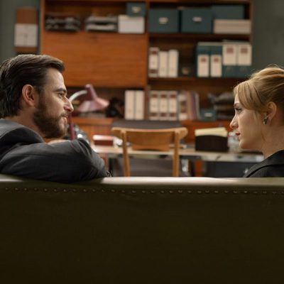 Diego y Valeria se miran en 'Amar es para siempre'