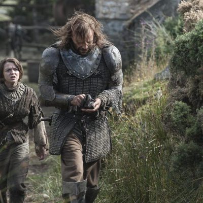 Arya Stark y el Perro, juntos en la cuarta temporada de 'Juego de tronos'