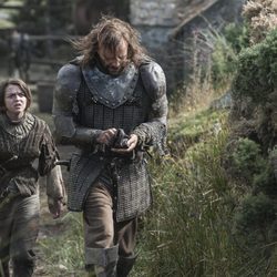 Arya Stark y el Perro, juntos en la cuarta temporada de 'Juego de tronos'