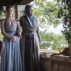 Margaery Tyrell y su abuela, la Reina de las Espinas, en la cuarta temporada de 'Juego de tronos'