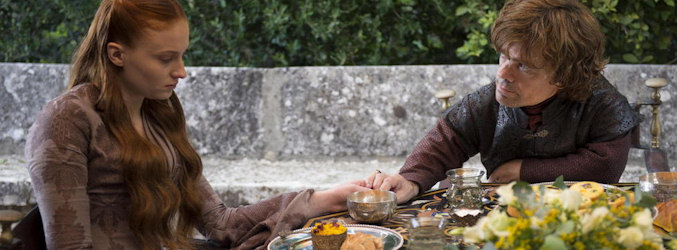 Sansa habla con su marido Tyrion en la cuarta temporada de 'Juego de tronos'