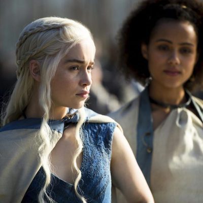 Daenerys Targaryen y Missandei en la cuarta temporada de 'Juego de tronos'